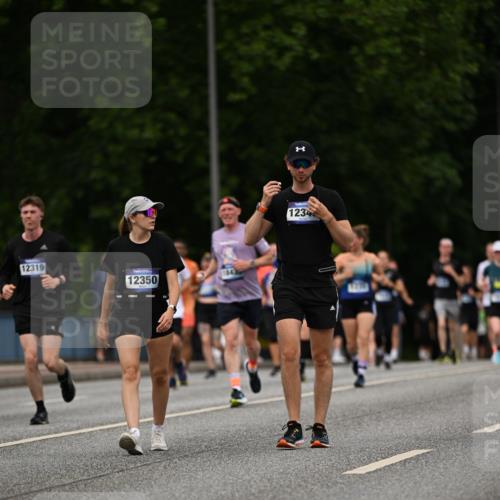 29.06.2025 - hella hamburg halbmarathon Dr. Thomas Lammeyer http://msf.ph/oto/8267767 29.06.2025 10:35:45 Kennedybrücke 1235, 1844, 2672, 2831, 2832, 3358, 3396, 3424, 3571, 3681, 4877, 4953, 5165, 5350, 5846, 5965, 6160, 6344, 6573, 6640, 7295, 7334, 7816, 8304, 8538, 8806, 9078, 9104, 9183, 9478, 9882, 9883, 10148, 10240, 10421, 10435, 10653, 11178 meine-sportfotos.de