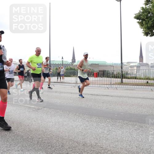 29.06.2025 - hella hamburg halbmarathon Lena Gebhardt http://msf.ph/oto/8267771 29.06.2025 10:34:46 Lombardsbrücke 1025, 1672, 2023, 2355, 2412, 2510, 2511, 2801, 3130, 3420, 4540, 4824, 4826, 4884, 5453, 5609, 6034, 6105, 6171, 6310, 6329, 6335, 6379, 6397, 6571, 6574, 6843, 7020, 7299, 7386, 7644, 7733, 8369, 8705, 8793, 8965, 9122, 9164, 9248, 9379, 9448, 9514, 10335, 10358, 10464, 10564, 10606, 10674, 11122, 11245, 11646, 11872, 12019, 12164, 12236, 12382, 12764, 13957, 15477, 16238, 16311, 16390, 16682, 16919, 17230, 18158, 18941 meine-sportfotos.de