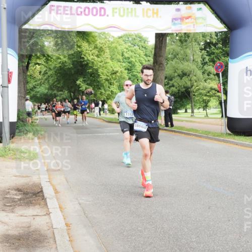 29.06.2025 - hella hamburg halbmarathon MichiJ http://msf.ph/oto/8267803 29.06.2025 10:30:50 Zwischen KM18-KM19 1312, 5682, 6770, 9833, 10469, 15270, 16084, 16295, 16660, 17016 meine-sportfotos.de