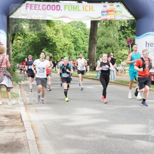 29.06.2025 - hella hamburg halbmarathon MichiJ http://msf.ph/oto/8267805 29.06.2025 10:55:04 Zwischen KM18-KM19 1785, 2594, 4950, 5670, 6014, 7741, 8217, 10343, 12556, 13054, 14785, 15462 meine-sportfotos.de