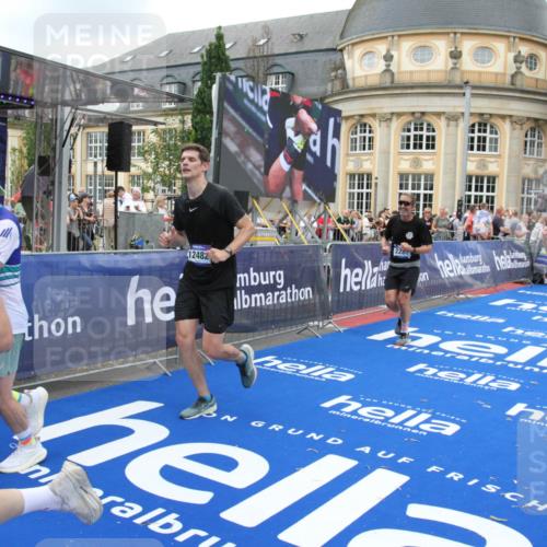 29.06.2025 - hella hamburg halbmarathon Michael Strokosch http://msf.ph/oto/8267831 29.06.2025 10:52:49 Ziel 2287, 2910, 3999, 5077, 5116, 5169, 5194, 8172, 9065, 9163, 9869, 11217, 12482, 14198, 14286, 14805, 16467, 17198, 18331, 19244 meine-sportfotos.de