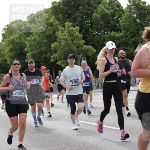 29.06.2025 - hella hamburg halbmarathon Jannik Wohlers http://msf.ph/oto/8267878 29.06.2025 10:33:37 Lombardsbrücke 1417, 1705, 1787, 2265, 2482, 2496, 2526, 2933, 3264, 3340, 3345, 3829, 3848, 4479, 4807, 5561, 5584, 5691, 6364, 6516, 6956, 7027, 7565, 8202, 8277, 8375, 8377, 8383, 8401, 9094, 9875, 9995, 10007, 10071, 10800, 11092, 11111, 11237, 11432, 11642, 11668, 12330, 12562, 12896, 13401, 13485, 13535, 13741, 13934, 14032, 14047, 14058, 14873, 14919, 15792, 15845, 16115, 16578, 17440, 17789, 17953, 18044, 19145, 19164 meine-sportfotos.de