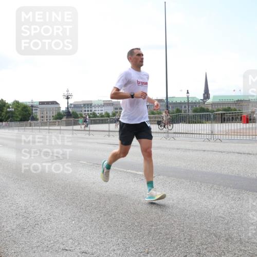 29.06.2025 - hella hamburg halbmarathon Lena Gebhardt http://msf.ph/oto/8267891 29.06.2025 10:11:15 Lombardsbrücke 1166, 1186, 1723, 1781, 2868, 3837, 4287, 5254, 5653, 7271, 7370, 8171, 8206, 8207, 8368, 8561, 9119, 9169, 9829, 10196, 10372, 11149, 11321, 11755, 12286, 12426, 12556, 12571, 12790, 12836, 13588, 13594, 13603, 13939, 14008, 14022, 14149, 14270, 15009, 15214, 15252, 15797, 15908, 16383, 16808, 17142, 17500, 17787, 18382, 19172, 19241 meine-sportfotos.de
