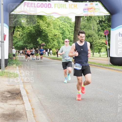 29.06.2025 - hella hamburg halbmarathon MichiJ http://msf.ph/oto/8267905 29.06.2025 10:30:50 Zwischen KM18-KM19 1312, 5682, 6770, 9833, 10469, 15270, 16084, 16295, 16660, 17016 meine-sportfotos.de