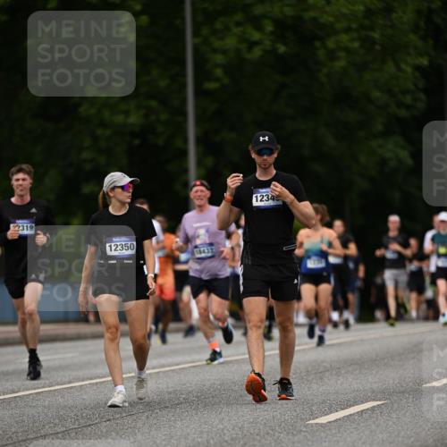 29.06.2025 - hella hamburg halbmarathon Dr. Thomas Lammeyer http://msf.ph/oto/8267909 29.06.2025 10:35:45 Kennedybrücke 1235, 1844, 2672, 2831, 2832, 3358, 3396, 3424, 3571, 3681, 4877, 4953, 5165, 5350, 5846, 5965, 6160, 6344, 6573, 6640, 7295, 7334, 7816, 8304, 8538, 8806, 9078, 9104, 9183, 9478, 9882, 9883, 10148, 10240, 10421, 10435, 10653, 11178 meine-sportfotos.de