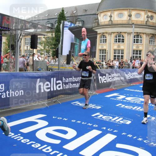 29.06.2025 - hella hamburg halbmarathon Michael Strokosch http://msf.ph/oto/8267912 29.06.2025 10:52:49 Ziel 2287, 2910, 3999, 5077, 5116, 5169, 5194, 8172, 9065, 9163, 9869, 11217, 12482, 14198, 14286, 14805, 16467, 17198, 18331, 19244 meine-sportfotos.de