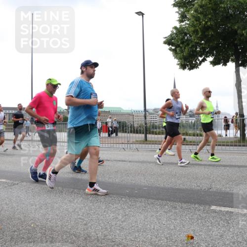 29.06.2025 - hella hamburg halbmarathon Lena Gebhardt http://msf.ph/oto/8267929 29.06.2025 10:46:16 Lombardsbrücke 1004, 1100, 1104, 1421, 1426, 1429, 1465, 1532, 1555, 1608, 1837, 1854, 1867, 1868, 2398, 2423, 2500, 2522, 2697, 2773, 2813, 2951, 2954, 2965, 3410, 3469, 4104, 4119, 4223, 4317, 4448, 4572, 5697, 5703, 5769, 5770, 5854, 5892, 6068, 6124, 6133, 6161, 6333, 6392, 6623, 7268, 7303, 7356, 7364, 7368, 7374, 7605, 7767, 7894, 7960, 7983, 8047, 8551, 8700, 9120, 9121, 9129, 9337, 9426, 9445, 10153, 10367, 10511, 11358, 11361, 11876, 11910, 12298, 12333, 12507, 12522 meine-sportfotos.de