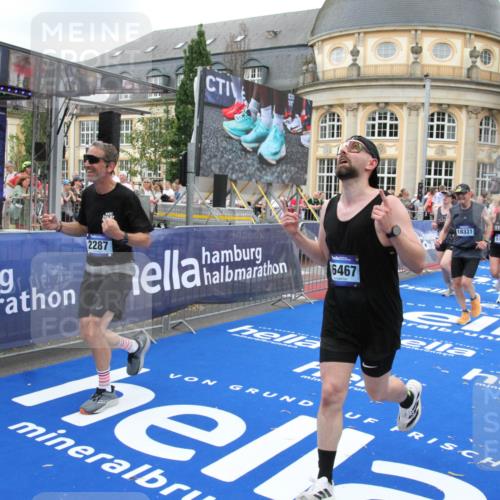 29.06.2025 - hella hamburg halbmarathon Michael Strokosch http://msf.ph/oto/8267969 29.06.2025 10:52:50 Ziel 1657, 2287, 2444, 2814, 2910, 3999, 5077, 5116, 5169, 5194, 8172, 9065, 9163, 9869, 10811, 11217, 11992, 12482, 14198, 14286, 14805, 16467, 17198, 18331, 19244 meine-sportfotos.de