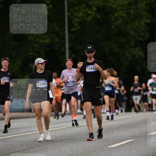 29.06.2025 - hella hamburg halbmarathon Dr. Thomas Lammeyer http://msf.ph/oto/8267972 29.06.2025 10:35:45 Kennedybrücke 1235, 1844, 2672, 2831, 2832, 3358, 3396, 3424, 3571, 3681, 4877, 4953, 5165, 5350, 5846, 5965, 6160, 6344, 6573, 6640, 7295, 7334, 7816, 8304, 8538, 8806, 9078, 9104, 9183, 9478, 9882, 9883, 10148, 10240, 10421, 10435, 10653, 11178 meine-sportfotos.de