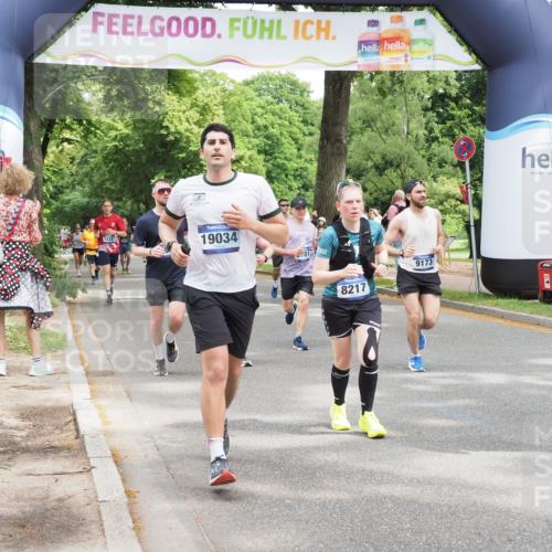 29.06.2025 - hella hamburg halbmarathon MichiJ http://msf.ph/oto/8267982 29.06.2025 10:55:06 Zwischen KM18-KM19 1785, 2594, 4950, 5670, 6014, 7741, 8217, 9173, 10343, 12556, 13054, 14785, 15462, 19034 meine-sportfotos.de