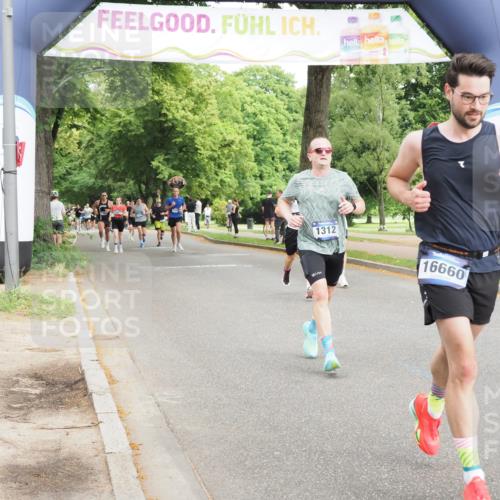 29.06.2025 - hella hamburg halbmarathon MichiJ http://msf.ph/oto/8268024 29.06.2025 10:30:50 Zwischen KM18-KM19 1312, 5682, 6770, 9833, 10469, 15270, 16084, 16295, 16660, 17016 meine-sportfotos.de