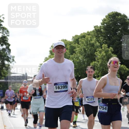 29.06.2025 - hella hamburg halbmarathon Jannik Wohlers http://msf.ph/oto/8268032 29.06.2025 10:01:06 Lombardsbrücke 1329, 1722, 1724, 2091, 2167, 2591, 3199, 3425, 3663, 4319, 4322, 4370, 4649, 4663, 5547, 5570, 5675, 6087, 6281, 0000, 6302, 6591, 6921, 6924, 7287, 8030, 8191, 8392, 8691, 8822, 8926, 10281, 10301, 10576, 10915, 11043, 11465, 12475, 13516, 13528, 13551, 13699, 13796, 14375, 14867, 15083, 15093, 15550, 15637, 16063, 16367, 16395, 16754, 16909, 17140, 17441, 17890, 18232, 18290, 18716, 18717, 18739, 18833, 18899, 18954, 19002, 19003, 19160 meine-sportfotos.de