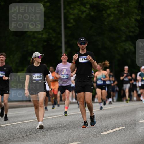 29.06.2025 - hella hamburg halbmarathon Dr. Thomas Lammeyer http://msf.ph/oto/8268035 29.06.2025 10:35:46 Kennedybrücke 1235, 1844, 2672, 2831, 2832, 3358, 3396, 3424, 3571, 3681, 4877, 4953, 5165, 5350, 5846, 5965, 6160, 6344, 6573, 6640, 7295, 7334, 7816, 8304, 8538, 8806, 9078, 9104, 9183, 9478, 9882, 9883, 10148, 10240, 10421, 10435, 10653, 11178 meine-sportfotos.de