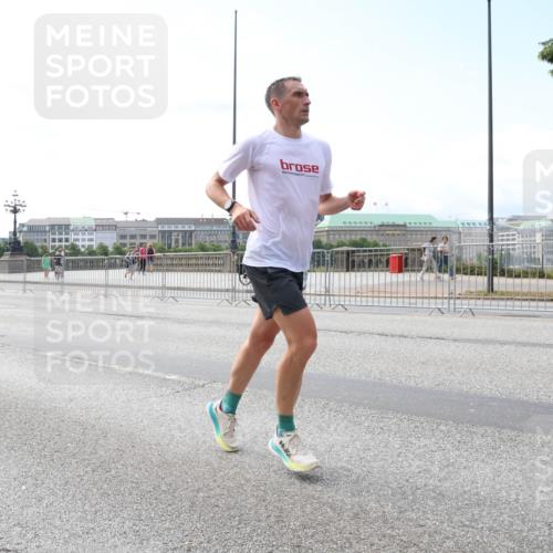 29.06.2025 - hella hamburg halbmarathon Lena Gebhardt http://msf.ph/oto/8268057 29.06.2025 10:11:15 Lombardsbrücke 1166, 1186, 1723, 1781, 2868, 3837, 4287, 5254, 5653, 7271, 7370, 8171, 8206, 8207, 8368, 8561, 9119, 9169, 9829, 10196, 10372, 11149, 11321, 11755, 12286, 12426, 12556, 12571, 12790, 12836, 13588, 13594, 13603, 13939, 14008, 14022, 14149, 14270, 15009, 15214, 15252, 15797, 15908, 16383, 16808, 17142, 17500, 17787, 18382, 19172, 19241 meine-sportfotos.de