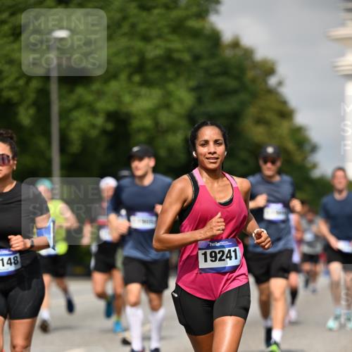 29.06.2025 - hella hamburg halbmarathon Dr. Thomas Lammeyer http://msf.ph/oto/8268060 29.06.2025 10:14:59 Kennedybrücke 1548, 1781, 2868, 4287, 5182, 5440, 5653, 5806, 8171, 8561, 8807, 8810, 10196, 11149 meine-sportfotos.de