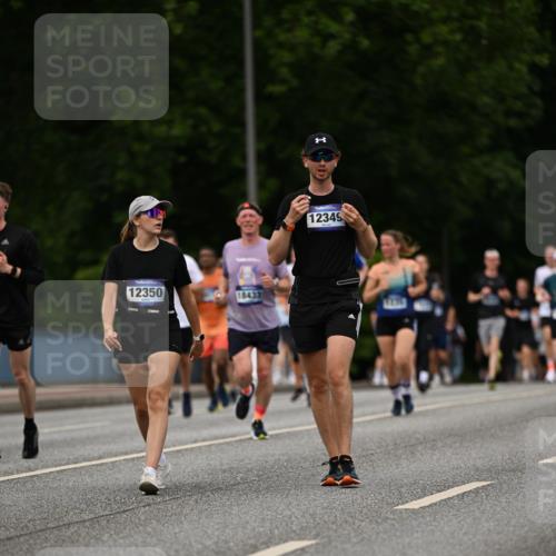 29.06.2025 - hella hamburg halbmarathon Dr. Thomas Lammeyer http://msf.ph/oto/8268083 29.06.2025 10:35:46 Kennedybrücke 1235, 1844, 2672, 2831, 2832, 3358, 3396, 3424, 3571, 3681, 4877, 4953, 5165, 5350, 5846, 5965, 6160, 6344, 6573, 6640, 7295, 7334, 7816, 8304, 8538, 8806, 9078, 9104, 9183, 9478, 9882, 9883, 10148, 10240, 10421, 10435, 10653, 11178 meine-sportfotos.de