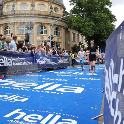 29.06.2025 - hella hamburg halbmarathon Strokosch-Dieckow http://msf.ph/oto/8268140 29.06.2025 10:45:49 Ziel 3477, 4277, 4345, 4854, 5047, 6290, 6532, 7385, 8577, 8871, 10792, 11821, 13975, 14374, 14911, 15149, 16617, 16624, 17332, 17835, 18185, 19116 meine-sportfotos.de