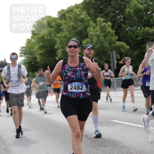 29.06.2025 - hella hamburg halbmarathon Jannik Wohlers http://msf.ph/oto/8268146 29.06.2025 10:33:38 Lombardsbrücke 1417, 1705, 1787, 2265, 2482, 2496, 2526, 2933, 3264, 3340, 3345, 3829, 3848, 4479, 4807, 5561, 5584, 5691, 6364, 7027, 7565, 8202, 8277, 8375, 8377, 8383, 8401, 9094, 9875, 9995, 10007, 10071, 10800, 11092, 11111, 11432, 11642, 11668, 12165, 12330, 12562, 12896, 13401, 13485, 13934, 14032, 14047, 14058, 14873, 14919, 15792, 15845, 15983, 16115, 16578, 17440, 17789, 17953, 18044, 19145, 19164 meine-sportfotos.de