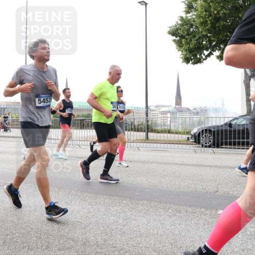 29.06.2025 - hella hamburg halbmarathon Lena Gebhardt http://msf.ph/oto/8268208 29.06.2025 10:34:48 Lombardsbrücke 1025, 1284, 1849, 2023, 2355, 2412, 2510, 2511, 3130, 3409, 3420, 4540, 4884, 5453, 5609, 6034, 6171, 6310, 6329, 6335, 6379, 6397, 6571, 6574, 6843, 7020, 7299, 7386, 7644, 7733, 8369, 8705, 8793, 9122, 9164, 9248, 9379, 9448, 9514, 10335, 10358, 10464, 10564, 10606, 10674, 11122, 11245, 11646, 11872, 12019, 12164, 12236, 12382, 12764, 13957, 15477, 16238, 16311, 16390, 16682, 16919, 17230, 18158, 18941 meine-sportfotos.de