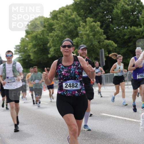 29.06.2025 - hella hamburg halbmarathon Jannik Wohlers http://msf.ph/oto/8268243 29.06.2025 10:33:38 Lombardsbrücke 1417, 1705, 1787, 2265, 2482, 2496, 2526, 2933, 3264, 3340, 3345, 3829, 3848, 4479, 4807, 5561, 5584, 5691, 6364, 7027, 7565, 8202, 8277, 8375, 8377, 8383, 8401, 9094, 9875, 9995, 10007, 10071, 10800, 11092, 11111, 11432, 11642, 11668, 12165, 12330, 12562, 12896, 13401, 13485, 13934, 14032, 14047, 14058, 14873, 14919, 15792, 15845, 15983, 16115, 16578, 17440, 17789, 17953, 18044, 19145, 19164 meine-sportfotos.de