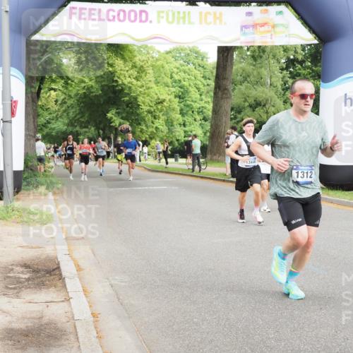 29.06.2025 - hella hamburg halbmarathon MichiJ http://msf.ph/oto/8268249 29.06.2025 10:30:51 Zwischen KM18-KM19 1312, 5682, 6770, 9833, 10469, 13446, 13709, 15270, 16084, 16660, 17016 meine-sportfotos.de