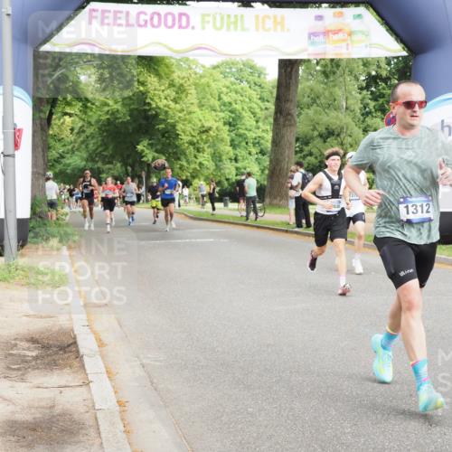 29.06.2025 - hella hamburg halbmarathon MichiJ http://msf.ph/oto/8268257 29.06.2025 10:30:51 Zwischen KM18-KM19 1312, 5682, 6770, 9833, 10469, 13446, 13709, 15270, 16084, 16660, 17016 meine-sportfotos.de