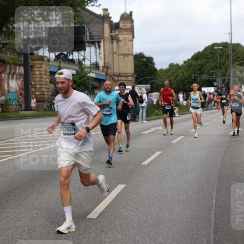 29.06.2025 - hella hamburg halbmarathon Yannick Fuchs http://msf.ph/oto/8268272 29.06.2025 10:36:49 20KM 1169, 1209, 1256, 1312, 1700, 1903, 1962, 2233, 3523, 4823, 5436, 5682, 6639, 6721, 6770, 7105, 7116, 7363, 7693, 7765, 7865, 8694, 9365, 10216, 12098, 13446, 13483, 13709, 13725, 14811, 15095, 15175, 15270, 15654, 16281, 16507, 16626, 16660, 17000, 17016, 17363, 17637, 17864, 17926, 18330, 18559, 18920 meine-sportfotos.de