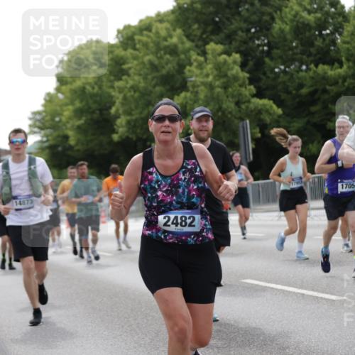29.06.2025 - hella hamburg halbmarathon Jannik Wohlers http://msf.ph/oto/8268276 29.06.2025 10:33:38 Lombardsbrücke 1417, 1705, 1787, 2265, 2482, 2496, 2526, 2933, 3264, 3340, 3345, 3829, 3848, 4479, 4807, 5561, 5584, 5691, 6364, 7027, 7565, 8202, 8277, 8375, 8377, 8383, 8401, 9094, 9875, 9995, 10007, 10071, 10800, 11092, 11111, 11432, 11642, 11668, 12165, 12330, 12562, 12896, 13401, 13485, 13934, 14032, 14047, 14058, 14873, 14919, 15792, 15845, 15983, 16115, 16578, 17440, 17789, 17953, 18044, 19145, 19164 meine-sportfotos.de