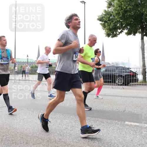 29.06.2025 - hella hamburg halbmarathon Lena Gebhardt http://msf.ph/oto/8268295 29.06.2025 10:34:48 Lombardsbrücke 1025, 1284, 1849, 2023, 2355, 2412, 2510, 2511, 3130, 3409, 3420, 4540, 4884, 5453, 5609, 6034, 6171, 6310, 6329, 6335, 6379, 6397, 6571, 6574, 6843, 7020, 7299, 7386, 7644, 7733, 8369, 8705, 8793, 9122, 9164, 9248, 9379, 9448, 9514, 10335, 10358, 10464, 10564, 10606, 10674, 11122, 11245, 11646, 11872, 12019, 12164, 12236, 12382, 12764, 13957, 15477, 16238, 16311, 16390, 16682, 16919, 17230, 18158, 18941 meine-sportfotos.de