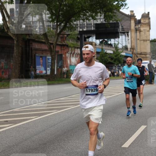 29.06.2025 - hella hamburg halbmarathon Yannick Fuchs http://msf.ph/oto/8268309 29.06.2025 10:36:49 20KM 1169, 1209, 1256, 1312, 1700, 1903, 1962, 2233, 3523, 4823, 5436, 5682, 6639, 6721, 6770, 7105, 7116, 7363, 7693, 7765, 7865, 8694, 9365, 10216, 12098, 13446, 13483, 13709, 13725, 14811, 15095, 15175, 15270, 15654, 16281, 16507, 16626, 16660, 17000, 17016, 17363, 17637, 17864, 17926, 18330, 18559, 18920 meine-sportfotos.de