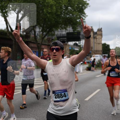 29.06.2025 - hella hamburg halbmarathon Yannick Fuchs http://msf.ph/oto/8268341 29.06.2025 10:48:55 20KM 1125, 1327, 1496, 1506, 1628, 2029, 2119, 2448, 2474, 2561, 2771, 2884, 2955, 3041, 3652, 3791, 3794, 3945, 4029, 4231, 4616, 4868, 4903, 4938, 5319, 6355, 6433, 6443, 6587, 6891, 6938, 8487, 8514, 8618, 8973, 10192, 10368, 10376, 11184, 11333, 11568, 11747, 11797, 11799, 11976, 12186, 12526, 12584, 12961, 13267, 13988, 14036, 14175, 14592, 14638, 14834, 14845, 14948, 15389, 15854, 15868, 15896, 16047, 16110, 16327, 17842, 18031, 18380 meine-sportfotos.de
