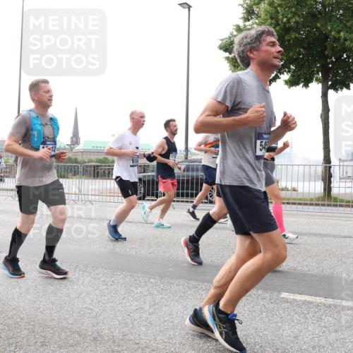 29.06.2025 - hella hamburg halbmarathon Lena Gebhardt http://msf.ph/oto/8268351 29.06.2025 10:34:48 Lombardsbrücke 1025, 1284, 1849, 2023, 2355, 2412, 2510, 2511, 3130, 3409, 3420, 4540, 4884, 5453, 5609, 6034, 6171, 6310, 6329, 6335, 6379, 6397, 6571, 6574, 6843, 7020, 7299, 7386, 7644, 7733, 8369, 8705, 8793, 9122, 9164, 9248, 9379, 9448, 9514, 10335, 10358, 10464, 10564, 10606, 10674, 11122, 11245, 11646, 11872, 12019, 12164, 12236, 12382, 12764, 13957, 15477, 16238, 16311, 16390, 16682, 16919, 17230, 18158, 18941 meine-sportfotos.de