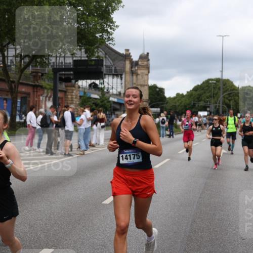29.06.2025 - hella hamburg halbmarathon Yannick Fuchs http://msf.ph/oto/8268393 29.06.2025 10:48:55 20KM 1125, 1327, 1496, 1506, 1628, 2029, 2119, 2448, 2474, 2561, 2771, 2884, 2955, 3041, 3652, 3791, 3794, 3945, 4029, 4231, 4616, 4868, 4903, 4938, 5319, 6355, 6433, 6443, 6587, 6891, 6938, 8487, 8514, 8618, 8973, 10192, 10368, 10376, 11184, 11333, 11568, 11747, 11797, 11799, 11976, 12186, 12526, 12584, 12961, 13267, 13988, 14036, 14175, 14592, 14638, 14834, 14845, 14948, 15389, 15854, 15868, 15896, 16047, 16110, 16327, 17842, 18031, 18380 meine-sportfotos.de