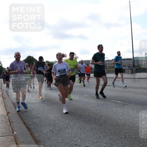 29.06.2025 - hella hamburg halbmarathon Lena Gebhardt http://msf.ph/oto/8268395 29.06.2025 09:57:26 Lombardsbrücke 1030, 1086, 1193, 1327, 1381, 1422, 1442, 1537, 1657, 1783, 2025, 2119, 2252, 2444, 2488, 2595, 2814, 2839, 2855, 2869, 3048, 3093, 3096, 3103, 3575, 3698, 3791, 3999, 4261, 4299, 4379, 4558, 4726, 4770, 4986, 5008, 5013, 5018, 5021, 5024, 5319, 5633, 5744, 5820, 5907, 6125, 6374, 6720, 6762, 6795, 6942, 7177, 7221, 7259, 7397, 7594, 7742, 7918, 7930, 7932, 7973, 8112, 8313, 8651, 8813, 8930, 9060, 9316, 10191 meine-sportfotos.de