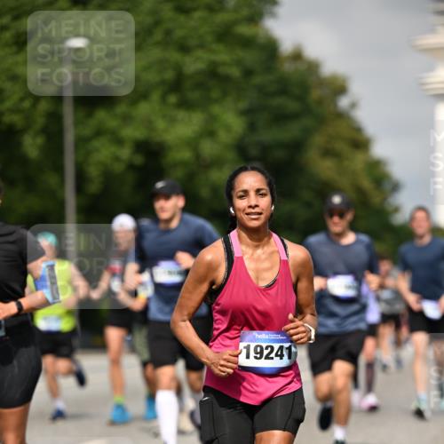 29.06.2025 - hella hamburg halbmarathon Dr. Thomas Lammeyer http://msf.ph/oto/8268405 29.06.2025 10:14:59 Kennedybrücke 1548, 1781, 2868, 4287, 5182, 5440, 5653, 5806, 8171, 8561, 8807, 8810, 10196, 11149 meine-sportfotos.de