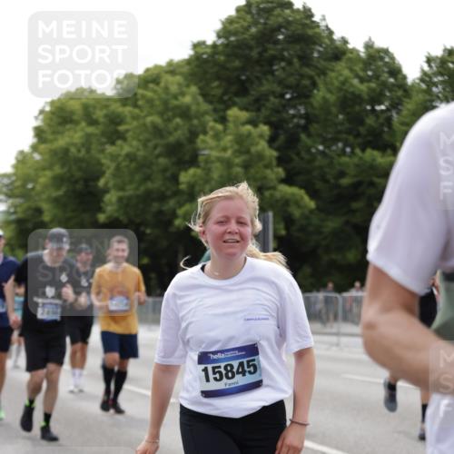 29.06.2025 - hella hamburg halbmarathon Jannik Wohlers http://msf.ph/oto/8268406 29.06.2025 10:33:41 Lombardsbrücke 1417, 1705, 1787, 2265, 2482, 2496, 2526, 2933, 3340, 3345, 3829, 3848, 4479, 4807, 5561, 5584, 5691, 6364, 7324, 7329, 8277, 9094, 9875, 10071, 10360, 10800, 11092, 11432, 11642, 11668, 12165, 12330, 12562, 12896, 13401, 13485, 13934, 14047, 14058, 14873, 14919, 15792, 15793, 15845, 15983, 16115, 16578, 17440, 17789, 17953, 18044, 19145, 19164 meine-sportfotos.de