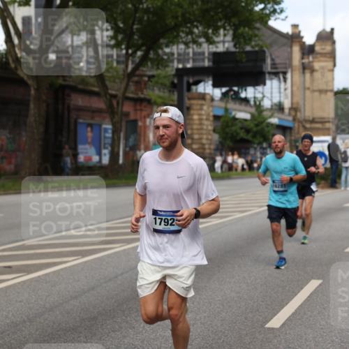 29.06.2025 - hella hamburg halbmarathon Yannick Fuchs http://msf.ph/oto/8268416 29.06.2025 10:36:49 20KM 1169, 1209, 1256, 1312, 1700, 1903, 1962, 2233, 3523, 4823, 5436, 5682, 6639, 6721, 6770, 7105, 7116, 7363, 7693, 7765, 7865, 8694, 9365, 10216, 12098, 13446, 13483, 13709, 13725, 14811, 15095, 15175, 15270, 15654, 16281, 16507, 16626, 16660, 17000, 17016, 17363, 17637, 17864, 17926, 18330, 18559, 18920 meine-sportfotos.de