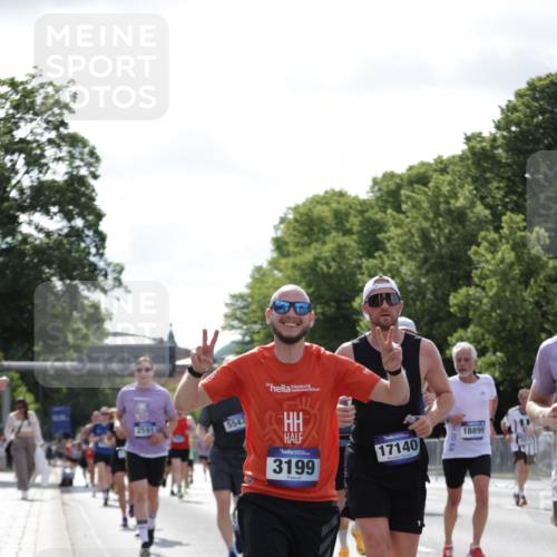 29.06.2025 - hella hamburg halbmarathon Jannik Wohlers http://msf.ph/oto/8268447 29.06.2025 10:01:09 Lombardsbrücke 1329, 1653, 1722, 1724, 1729, 2167, 2591, 2957, 3039, 3199, 3425, 3663, 4322, 4649, 4663, 5547, 5570, 5675, 6087, 6281, 6302, 6921, 7287, 8030, 8191, 8392, 8578, 8691, 8822, 8926, 10281, 10301, 10576, 10915, 11043, 12475, 12734, 13528, 13551, 13699, 13796, 14175, 14375, 14867, 15093, 15550, 15637, 16063, 16367, 16395, 16426, 16754, 16909, 17140, 17441, 17810, 17890, 18232, 18290, 18555, 18716, 18717, 18739, 18833, 18899, 18954, 19002, 19003, 19160 meine-sportfotos.de