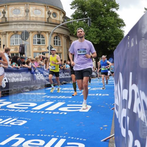 29.06.2025 - hella hamburg halbmarathon Strokosch-Dieckow http://msf.ph/oto/8268471 29.06.2025 10:45:55 Ziel 2189, 3477, 4277, 4345, 5648, 6532, 7385, 8269, 8577, 8871, 10792, 11821, 11936, 12084, 12269, 14462, 14911, 15149, 16624, 17008, 18081, 18185, 19116 meine-sportfotos.de