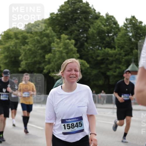 29.06.2025 - hella hamburg halbmarathon Jannik Wohlers http://msf.ph/oto/8268487 29.06.2025 10:33:41 Lombardsbrücke 1417, 1705, 1787, 2265, 2482, 2496, 2526, 2933, 3340, 3345, 3829, 3848, 4479, 4807, 5561, 5584, 5691, 6364, 7324, 7329, 8277, 9094, 9875, 10071, 10360, 10800, 11092, 11432, 11642, 11668, 12165, 12330, 12562, 12896, 13401, 13485, 13934, 14047, 14058, 14873, 14919, 15792, 15793, 15845, 15983, 16115, 16578, 17440, 17789, 17953, 18044, 19145, 19164 meine-sportfotos.de