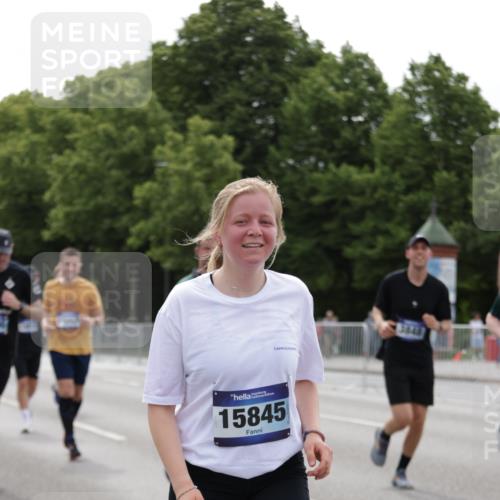 29.06.2025 - hella hamburg halbmarathon Jannik Wohlers http://msf.ph/oto/8268492 29.06.2025 10:33:41 Lombardsbrücke 1417, 1705, 1787, 2265, 2482, 2496, 2526, 2933, 3340, 3345, 3829, 3848, 4479, 4807, 5561, 5584, 5691, 6364, 7324, 7329, 8277, 9094, 9875, 10071, 10360, 10800, 11092, 11432, 11642, 11668, 12165, 12330, 12562, 12896, 13401, 13485, 13934, 14047, 14058, 14873, 14919, 15792, 15793, 15845, 15983, 16115, 16578, 17440, 17789, 17953, 18044, 19145, 19164 meine-sportfotos.de