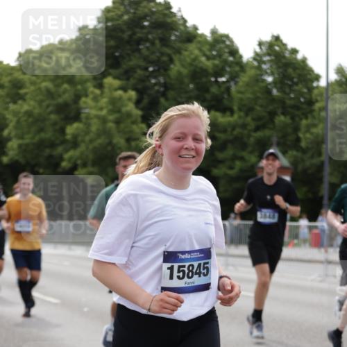 29.06.2025 - hella hamburg halbmarathon Jannik Wohlers http://msf.ph/oto/8268501 29.06.2025 10:33:41 Lombardsbrücke 1417, 1705, 1787, 2265, 2482, 2496, 2526, 2933, 3340, 3345, 3829, 3848, 4479, 4807, 5561, 5584, 5691, 6364, 7324, 7329, 8277, 9094, 9875, 10071, 10360, 10800, 11092, 11432, 11642, 11668, 12165, 12330, 12562, 12896, 13401, 13485, 13934, 14047, 14058, 14873, 14919, 15792, 15793, 15845, 15983, 16115, 16578, 17440, 17789, 17953, 18044, 19145, 19164 meine-sportfotos.de