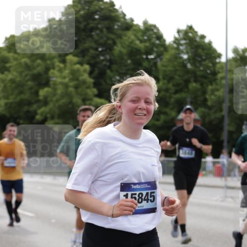 29.06.2025 - hella hamburg halbmarathon Jannik Wohlers http://msf.ph/oto/8268510 29.06.2025 10:33:41 Lombardsbrücke 1417, 1705, 1787, 2265, 2482, 2496, 2526, 2933, 3340, 3345, 3829, 3848, 4479, 4807, 5561, 5584, 5691, 6364, 7324, 7329, 8277, 9094, 9875, 10071, 10360, 10800, 11092, 11432, 11642, 11668, 12165, 12330, 12562, 12896, 13401, 13485, 13934, 14047, 14058, 14873, 14919, 15792, 15793, 15845, 15983, 16115, 16578, 17440, 17789, 17953, 18044, 19145, 19164 meine-sportfotos.de