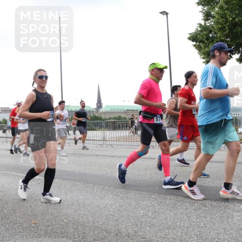 29.06.2025 - hella hamburg halbmarathon Lena Gebhardt http://msf.ph/oto/8268542 29.06.2025 10:46:16 Lombardsbrücke 1004, 1100, 1104, 1421, 1426, 1429, 1465, 1532, 1555, 1608, 1837, 1854, 1867, 1868, 2398, 2423, 2500, 2522, 2697, 2773, 2813, 2951, 2954, 2965, 3410, 3469, 4104, 4119, 4223, 4317, 4448, 4572, 5697, 5703, 5769, 5770, 5854, 5892, 6068, 6124, 6133, 6161, 6333, 6392, 6623, 7268, 7303, 7356, 7364, 7368, 7374, 7605, 7767, 7894, 7960, 7983, 8047, 8551, 8700, 9120, 9121, 9129, 9337, 9426, 9445, 10153, 10367, 10511, 11358, 11361, 11876, 11910, 12298, 12333, 12507, 12522 meine-sportfotos.de