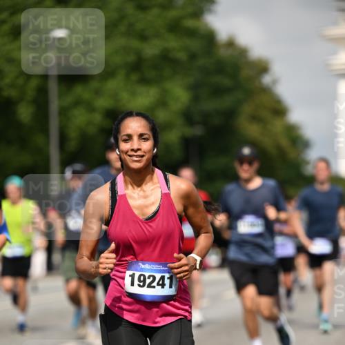29.06.2025 - hella hamburg halbmarathon Dr. Thomas Lammeyer http://msf.ph/oto/8268552 29.06.2025 10:14:59 Kennedybrücke 1548, 1781, 2868, 4287, 5182, 5440, 5653, 5806, 8171, 8561, 8807, 8810, 10196, 11149 meine-sportfotos.de