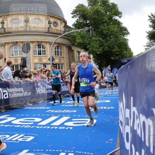 29.06.2025 - hella hamburg halbmarathon Strokosch-Dieckow http://msf.ph/oto/8268560 29.06.2025 10:45:57 Ziel 2189, 3477, 4277, 5648, 6460, 6532, 8269, 8577, 8871, 9585, 10792, 11821, 11936, 12084, 12269, 13630, 14462, 14804, 14911, 15149, 16624, 17008, 18081, 18185, 19116 meine-sportfotos.de