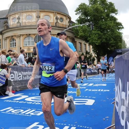 29.06.2025 - hella hamburg halbmarathon Strokosch-Dieckow http://msf.ph/oto/8268586 29.06.2025 10:45:57 Ziel 2189, 3477, 4277, 5648, 6460, 6532, 8269, 8577, 8871, 9585, 10792, 11821, 11936, 12084, 12269, 13630, 14462, 14804, 14911, 15149, 16624, 17008, 18081, 18185, 19116 meine-sportfotos.de