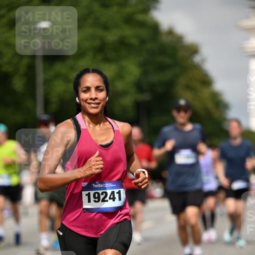 29.06.2025 - hella hamburg halbmarathon Dr. Thomas Lammeyer http://msf.ph/oto/8268590 29.06.2025 10:14:59 Kennedybrücke 1548, 1781, 2868, 4287, 5182, 5440, 5653, 5806, 8171, 8561, 8807, 8810, 10196, 11149 meine-sportfotos.de