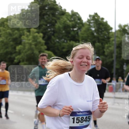 29.06.2025 - hella hamburg halbmarathon Jannik Wohlers http://msf.ph/oto/8268594 29.06.2025 10:33:41 Lombardsbrücke 1417, 1705, 1787, 2265, 2482, 2496, 2526, 2933, 3340, 3345, 3829, 3848, 4479, 4807, 5561, 5584, 5691, 6364, 7324, 7329, 8277, 9094, 9875, 10071, 10360, 10800, 11092, 11432, 11642, 11668, 12165, 12330, 12562, 12896, 13401, 13485, 13934, 14047, 14058, 14873, 14919, 15792, 15793, 15845, 15983, 16115, 16578, 17440, 17789, 17953, 18044, 19145, 19164 meine-sportfotos.de