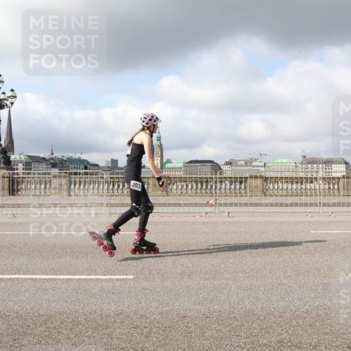 29.06.2025 - hella hamburg halbmarathon Lena Gebhardt http://msf.ph/oto/8268639 29.06.2025 09:04:41 Lombardsbrücke  meine-sportfotos.de